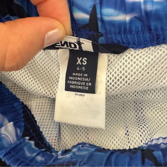 Land’s End Blue Cool Sharks Swim Trunks Shorts Drawstring Boys XS 4-5 NWOT - Picture 3 of 5